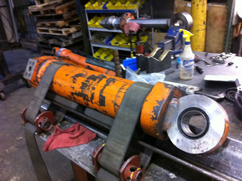 液壓油缸維修(圖1)